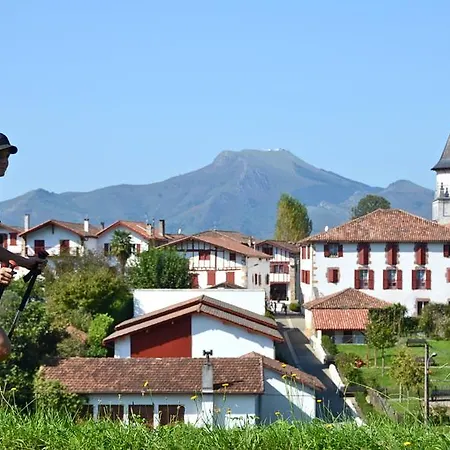 Pensjonat Maison Xaharenia *